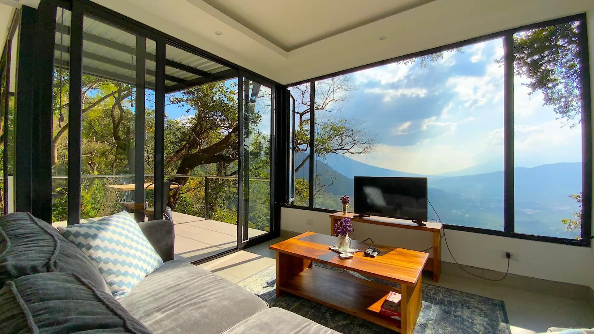 Finca El Tambor Nature Reserve, Lodging And Tours Antigua